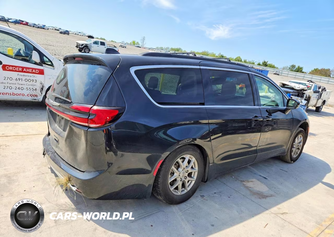 2022 Chrysler Pacifica Touring L VIN:2C4RC1BG1NR178317 - 3