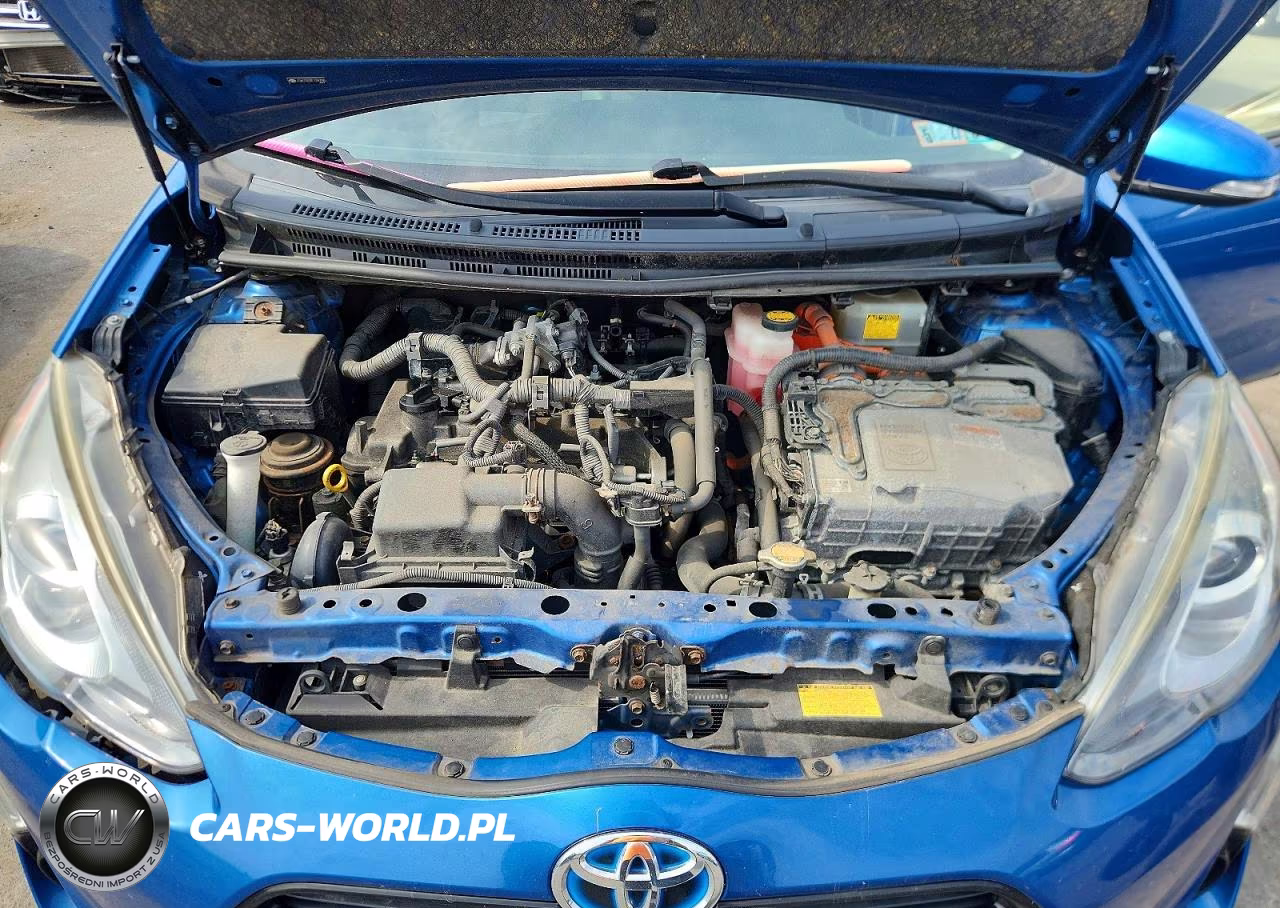 2015 Toyota Prius C Four VIN:JTDKDTB3XF1090055 - 11