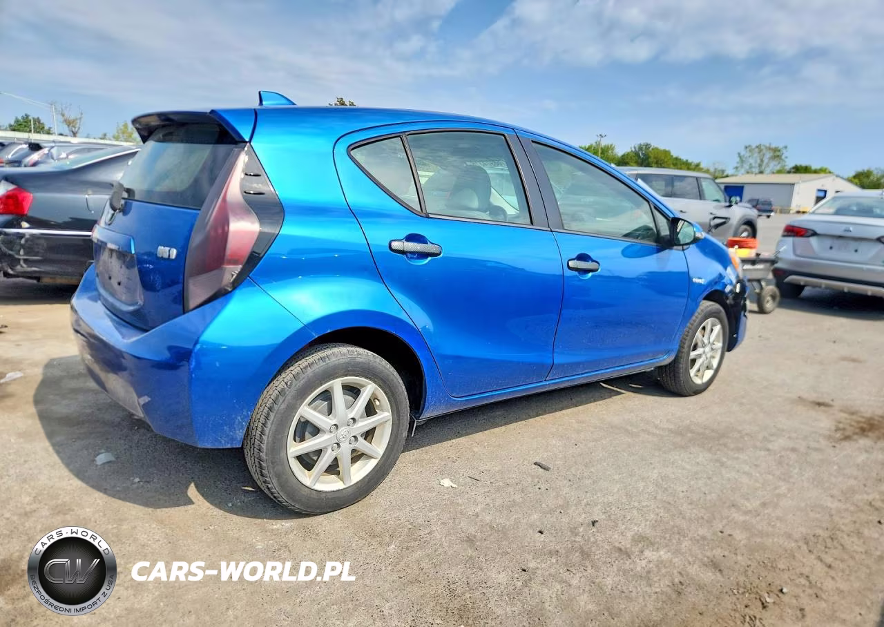 2015 Toyota Prius C Four VIN:JTDKDTB3XF1090055 - 3