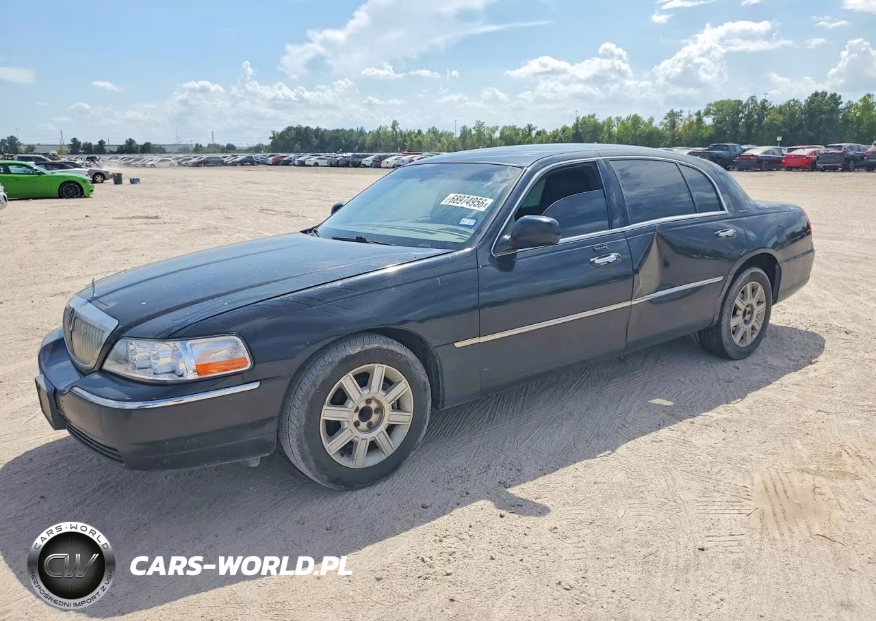2011 Lincoln Town Car Executive L VIN:2LNBL8EV5BX766146 - 1