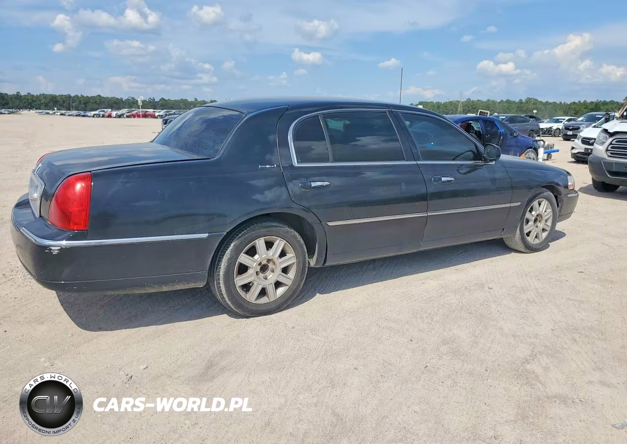 2011 Lincoln Town Car Executive L VIN:2LNBL8EV5BX766146 - 3