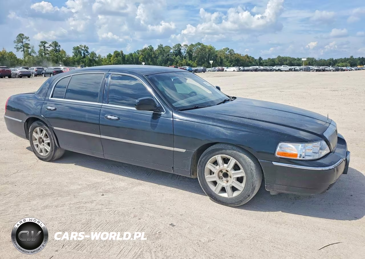 2011 Lincoln Town Car Executive L VIN:2LNBL8EV5BX766146 - 4