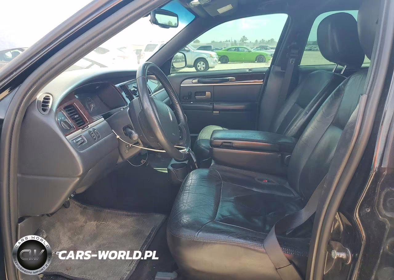 2011 Lincoln Town Car Executive L VIN:2LNBL8EV5BX766146 - 7
