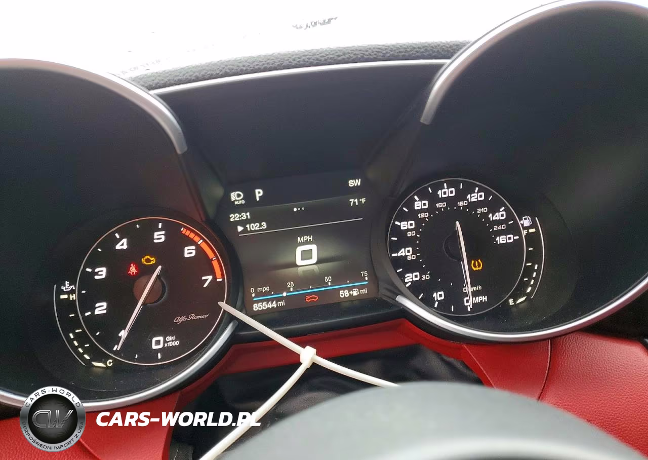 2018 Alfa Romeo Giulia Q4 VIN:ZARFAEDN4J7589045 - 9