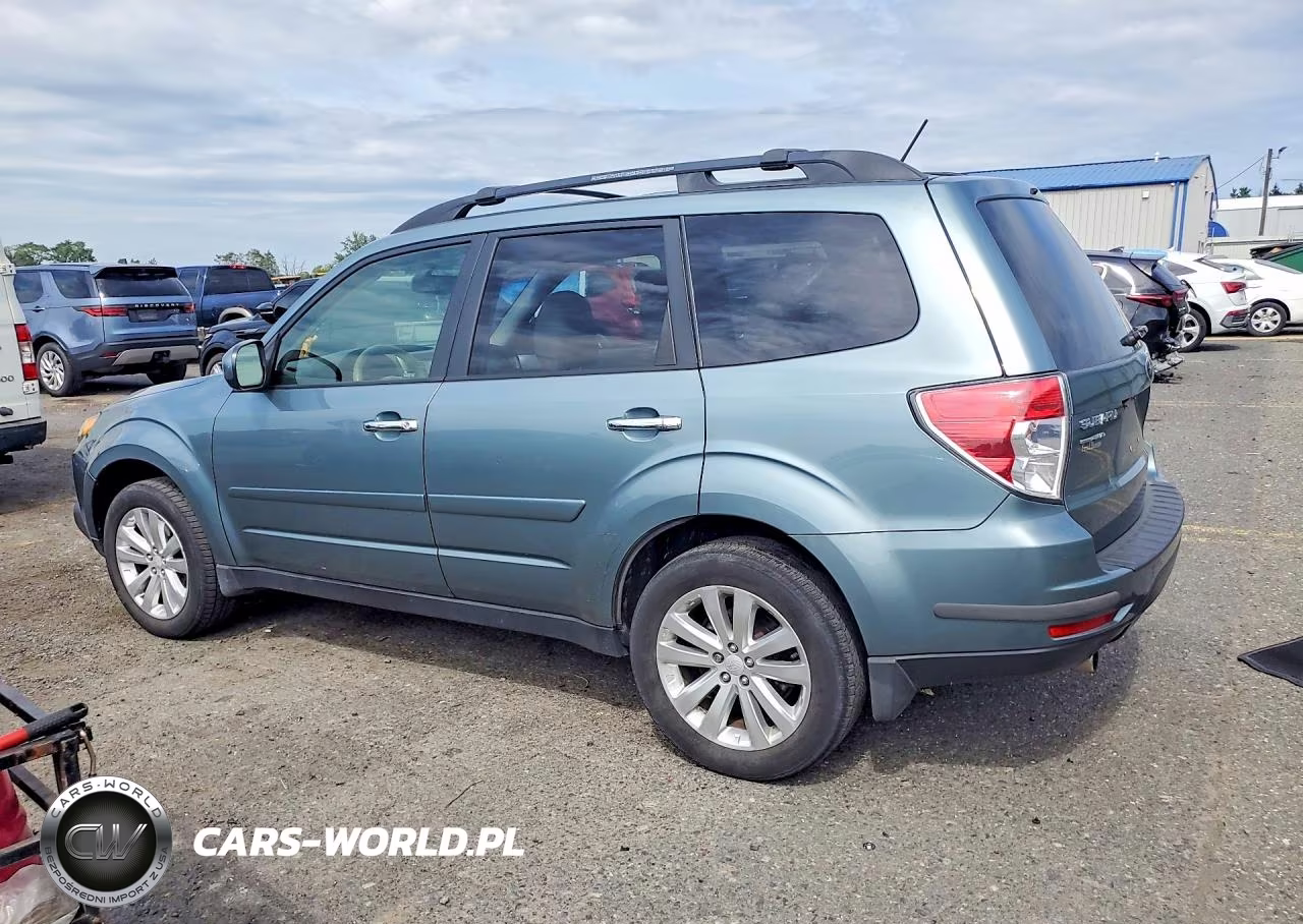 2013 Subaru Forester 2.5X Premium VIN:JF2SHADC2DH403952 - 2