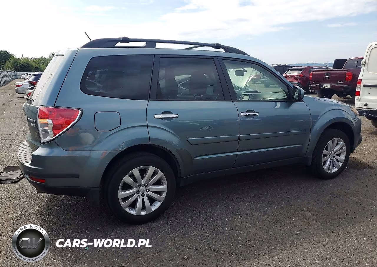 2013 Subaru Forester 2.5X Premium VIN:JF2SHADC2DH403952 - 3