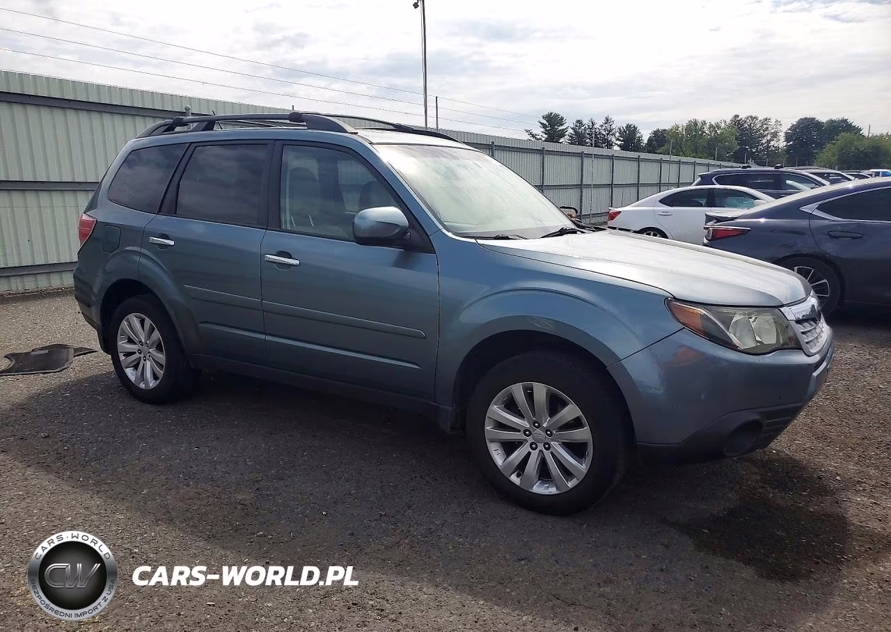 2013 Subaru Forester 2.5X Premium VIN:JF2SHADC2DH403952 - 4
