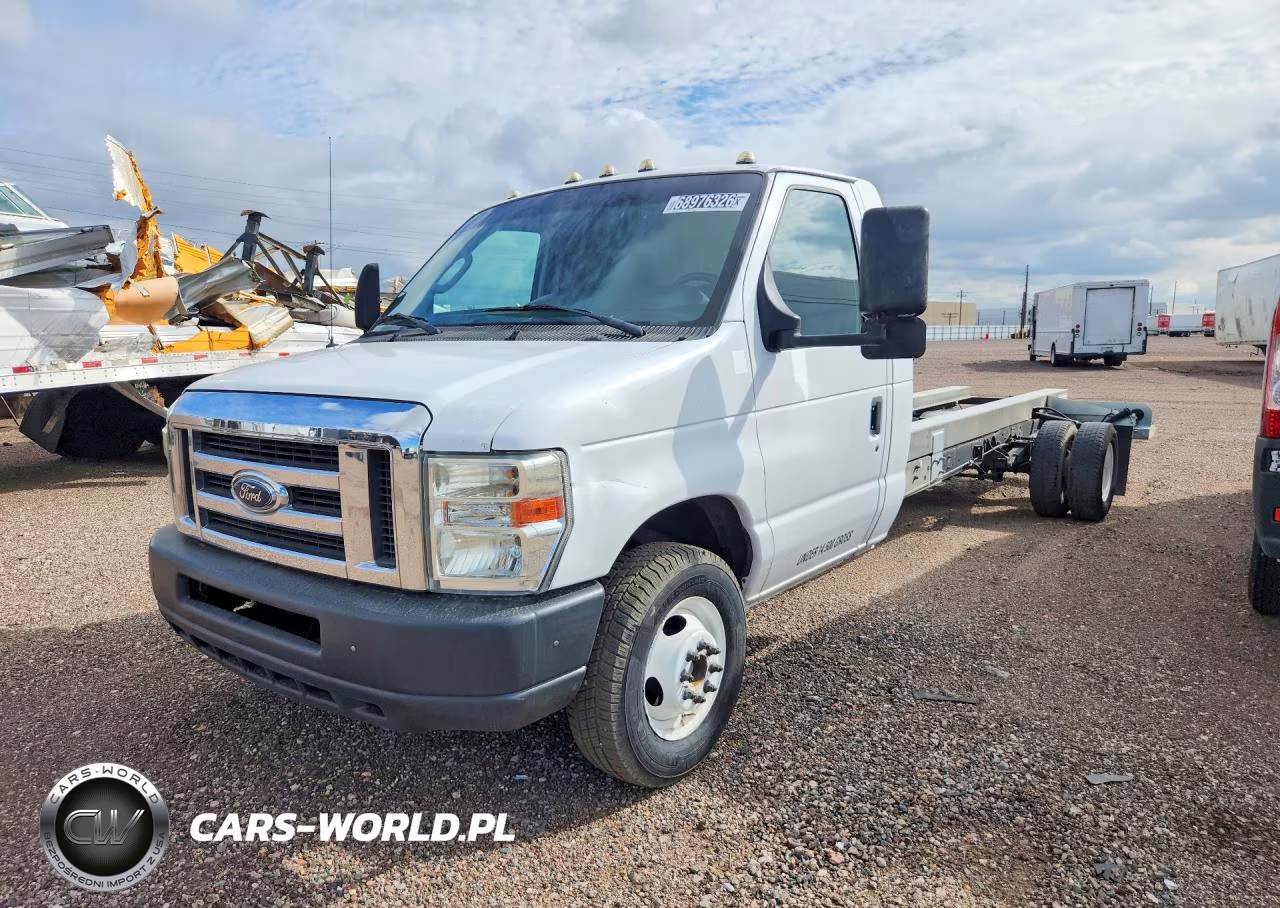 2012 Ford Econoline E450 Super Duty Cutaway Van