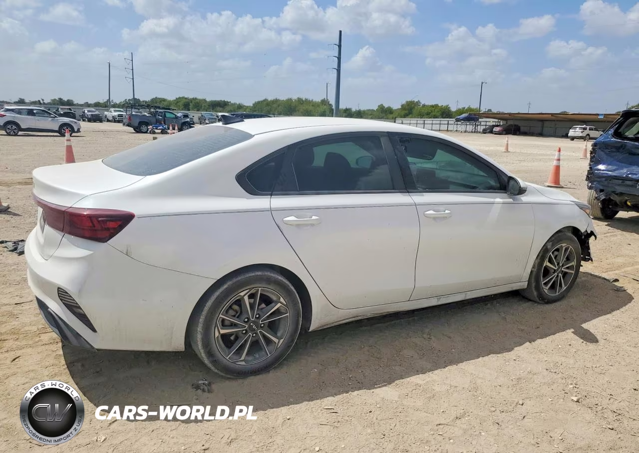 2022 Kia Forte Lxs VIN:3KPF24AD9NE424157 - 3