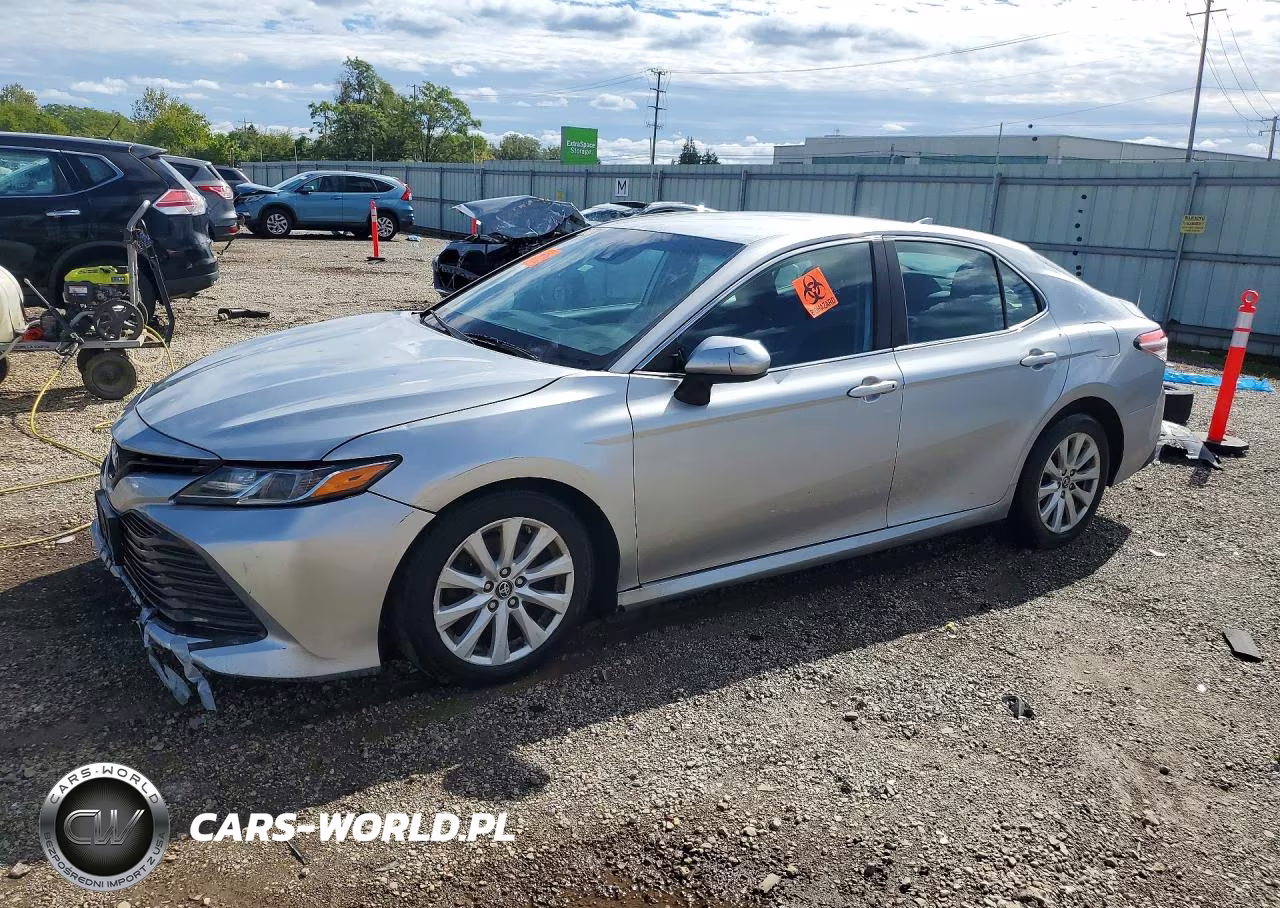 2019 Toyota Camry Le VIN:4T1B11HK1KU856836 - 1