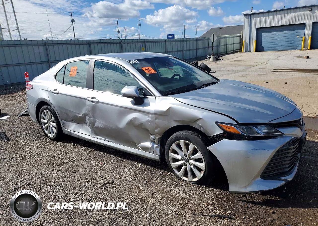 2019 Toyota Camry Le VIN:4T1B11HK1KU856836 - 4