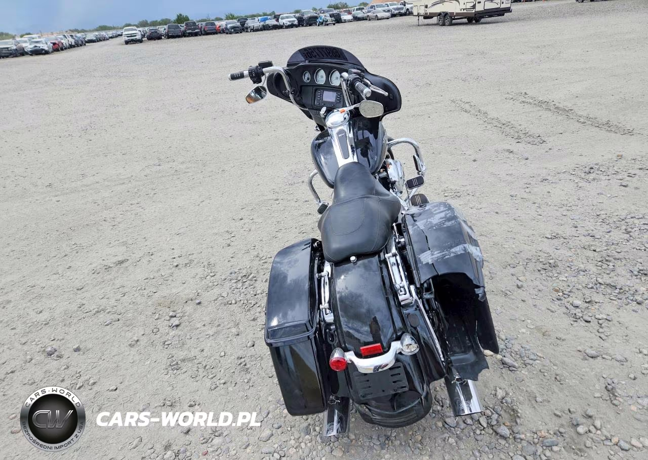 2015 Harley-Davidson Flhx Street Glide VIN:1HD1KBM15FB688683 - 4