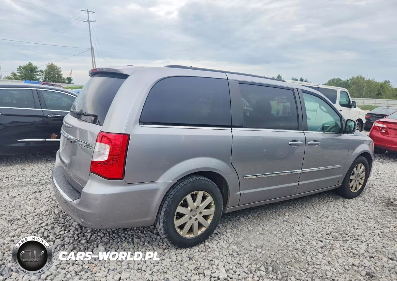 2016 Chrysler Town & Country Touring VIN:2C4RC1BG3GR268541 - 3