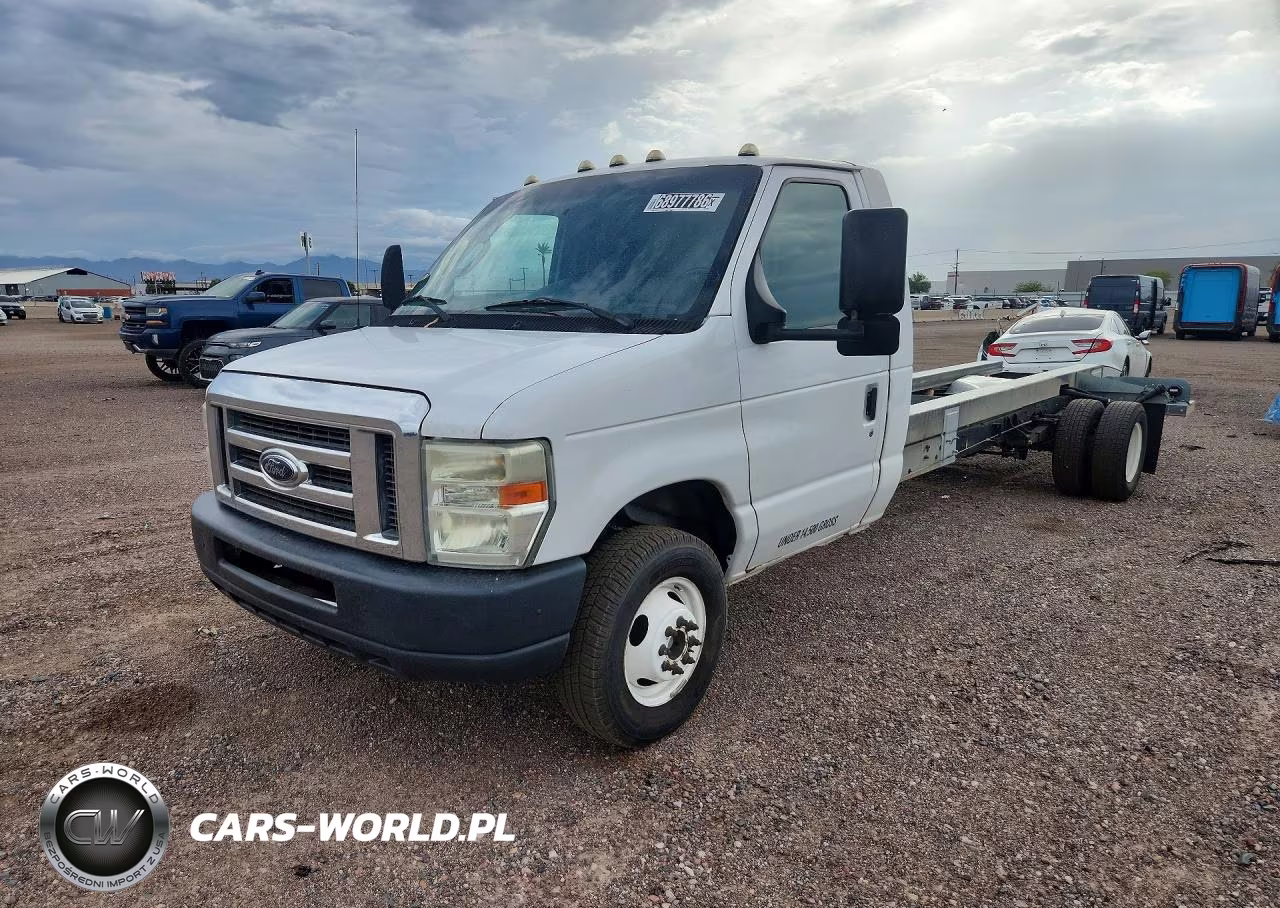 2011 Ford Econoline E450 Super Duty Cutaway Van
