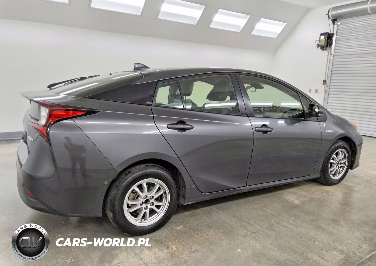 2021 Toyota Prius Le VIN:JTDKAMFU7M3143135 - 3