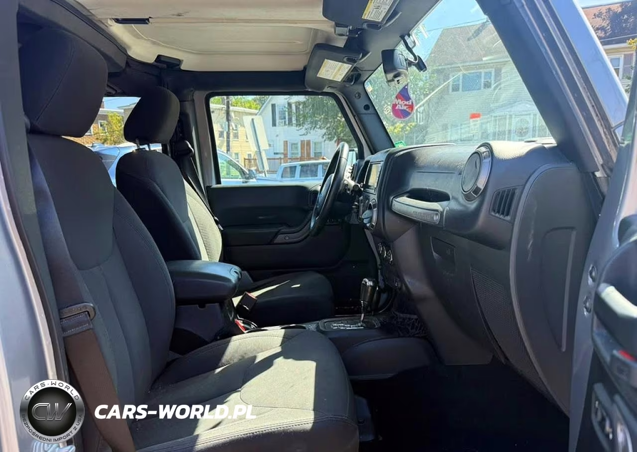 2018 Jeep Wrangler Unlimited Sport VIN:1C4BJWDG5JL866325 - 9