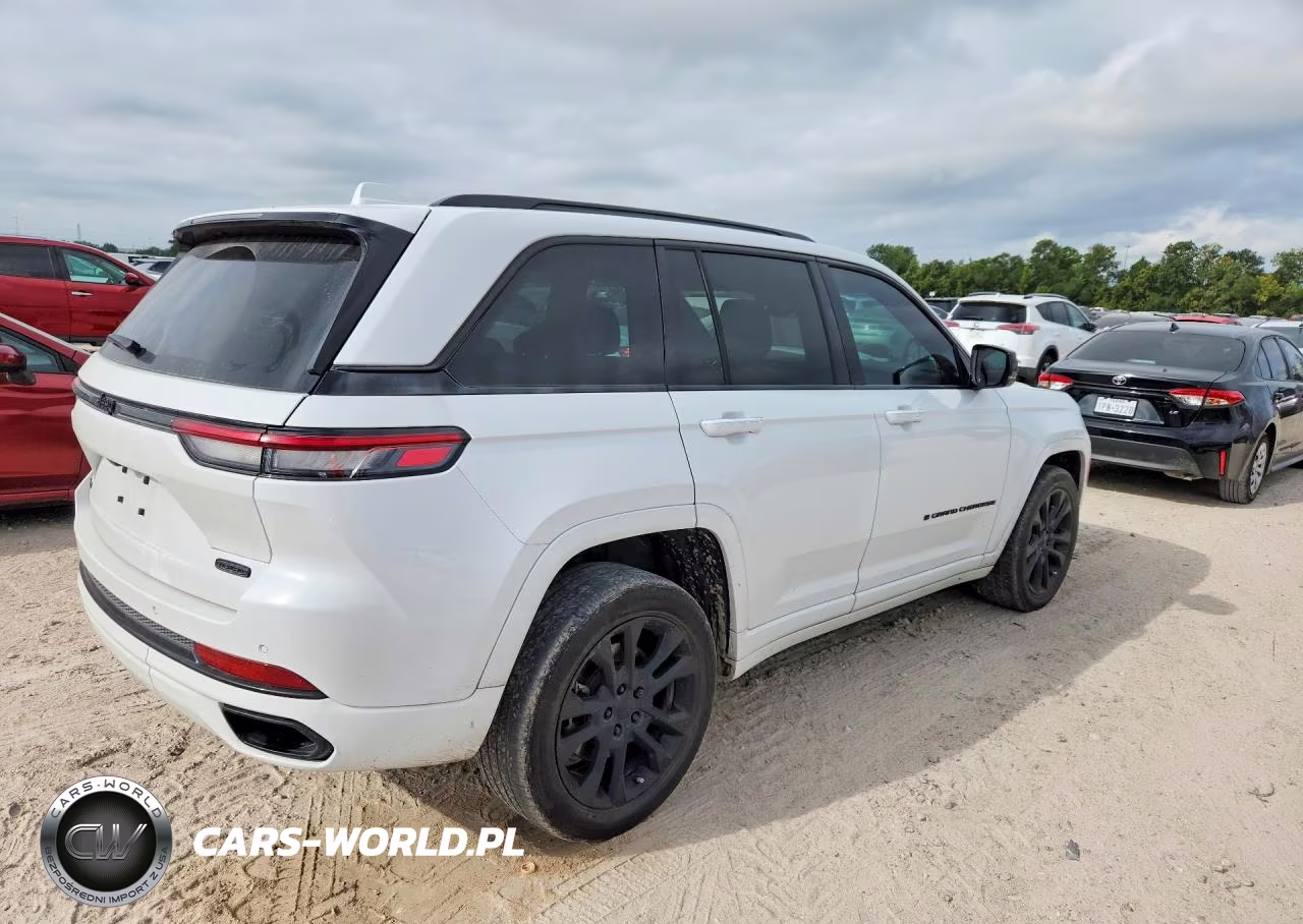 2022 Jeep Grand Cherokee Overland VIN:1C4RJHDT2N8582800 - 3