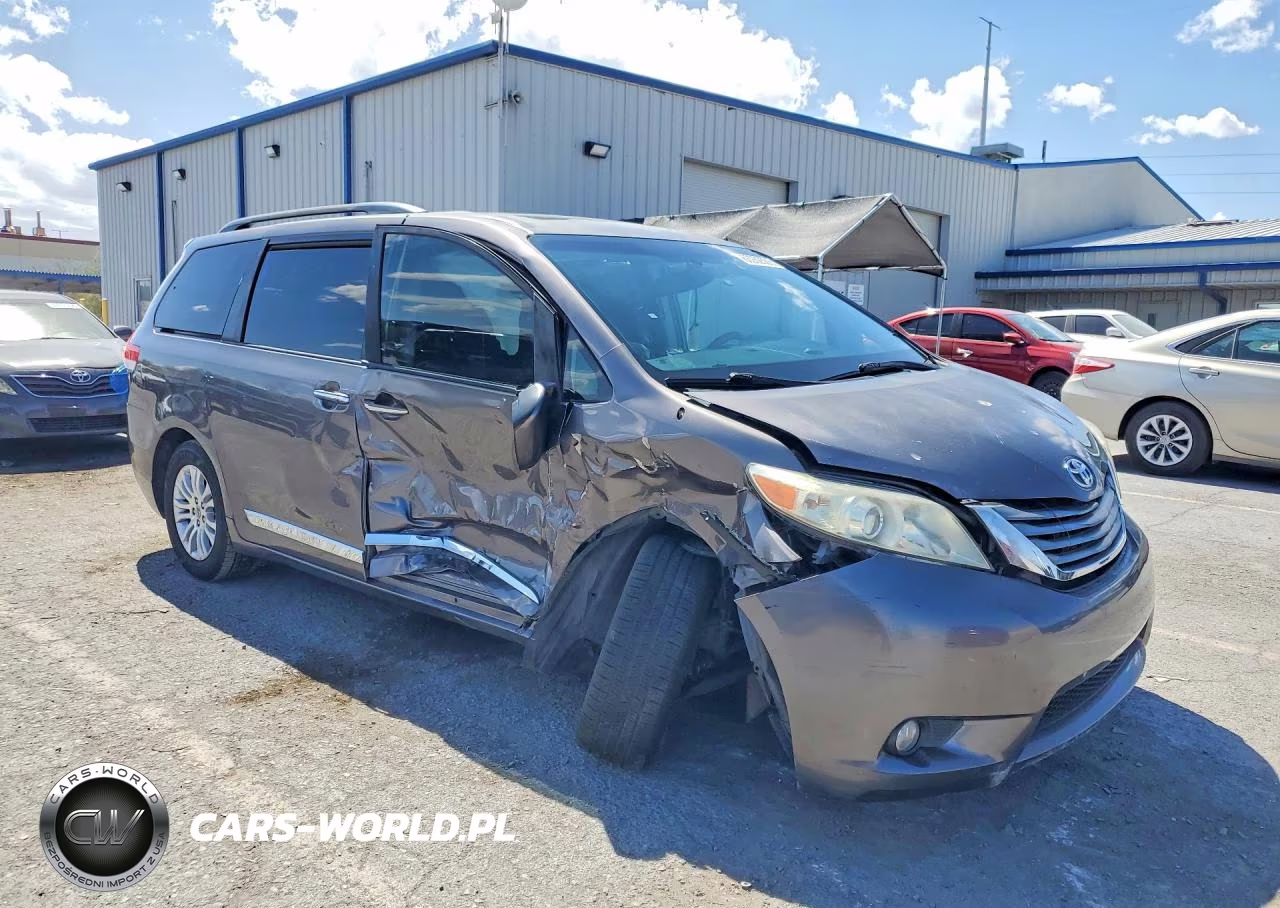 2014 Toyota Sienna Xle 8-Passenger VIN:5TDYK3DC9ES499713 - 4