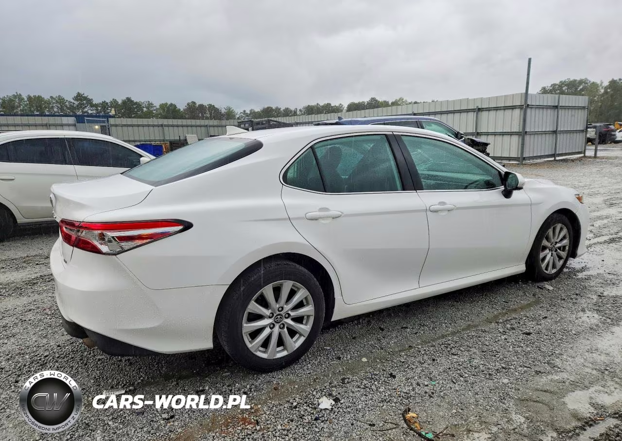 2019 Toyota Camry Le VIN:4T1B11HK0KU253232 - 3