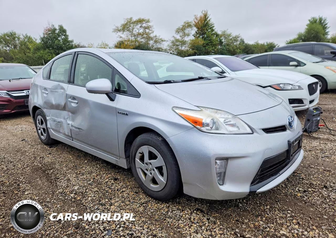 2014 Toyota Prius Two VIN:JTDKN3DU2E1818453 - 4
