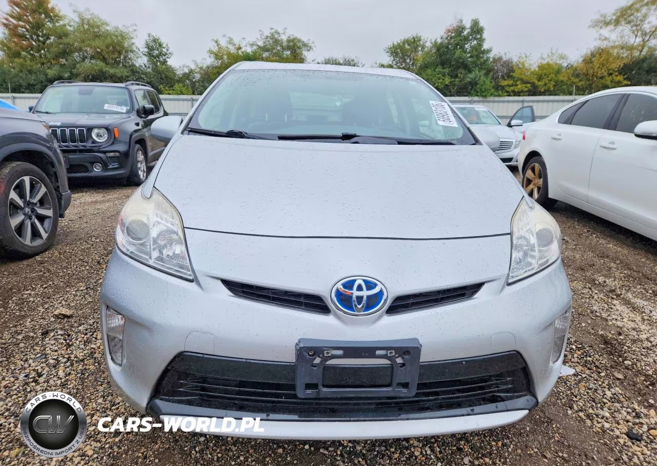 2014 Toyota Prius Two VIN:JTDKN3DU2E1818453 - 5