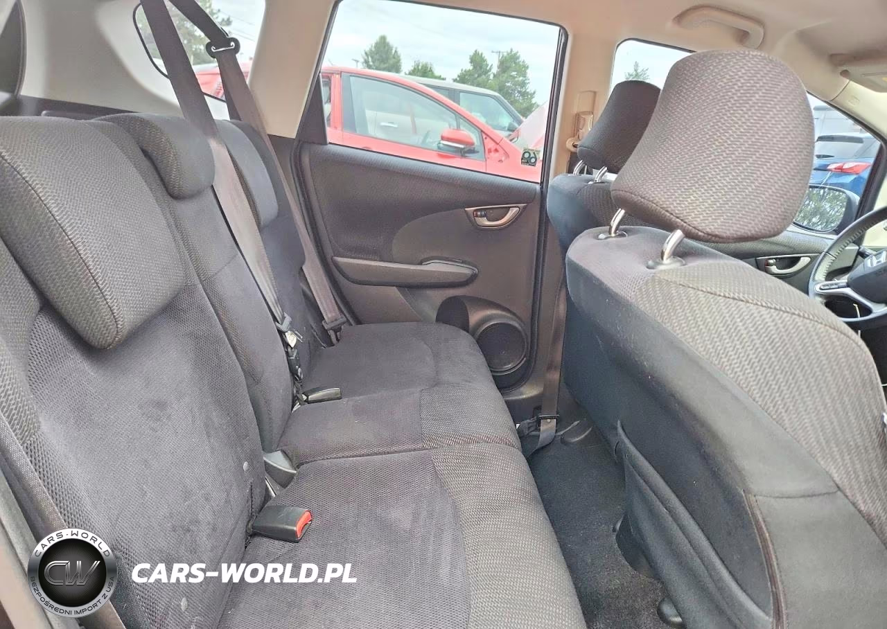 2013 Honda Fit Sport VIN:JHMGE8H51DC023658 - 10