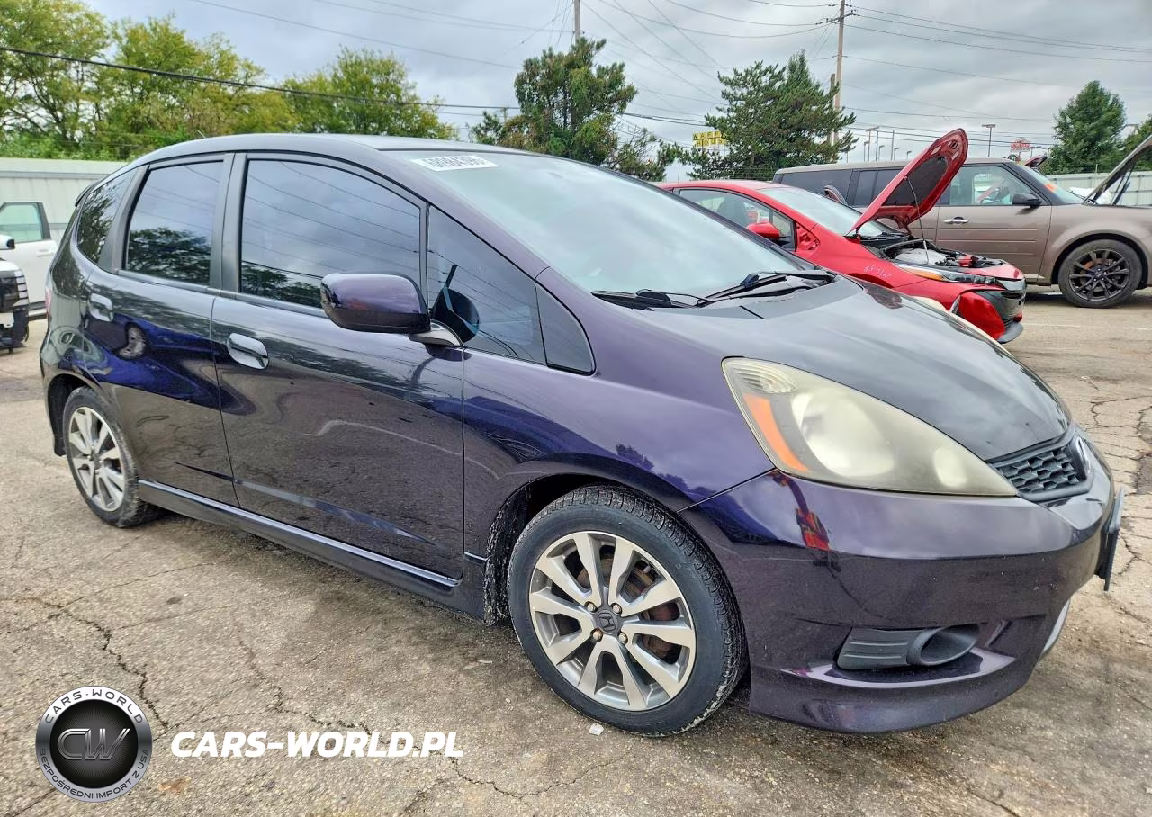 2013 Honda Fit Sport VIN:JHMGE8H51DC023658 - 4