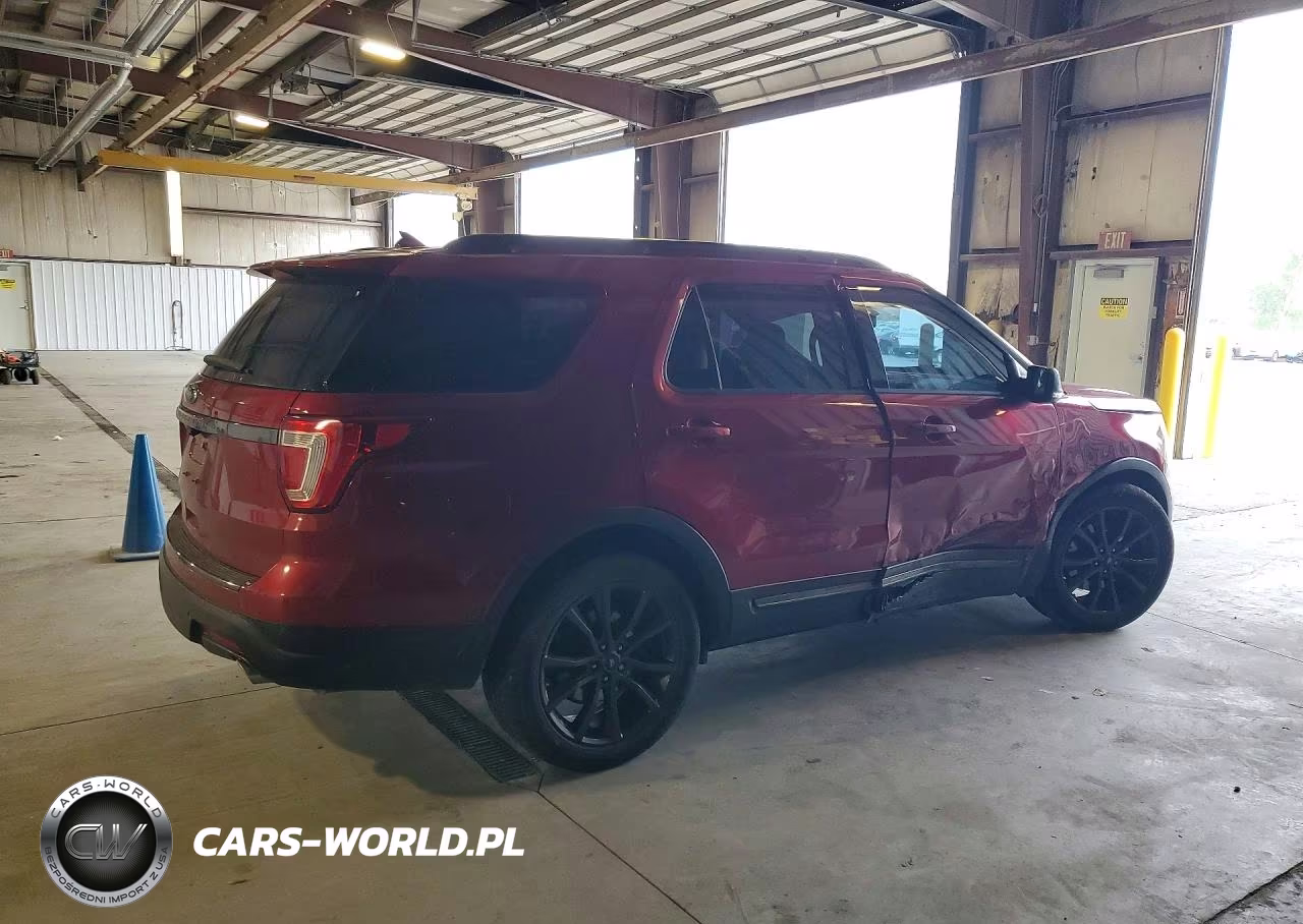2018 Ford Explorer Xlt VIN:1FM5K7D8XJGA36002 - 3
