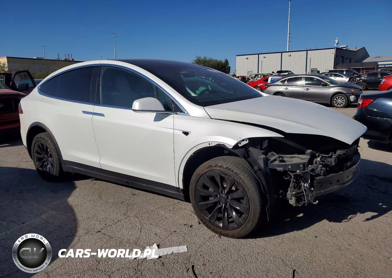 2019 Tesla Model X VIN:5YJXCBE24KF193172 - 4