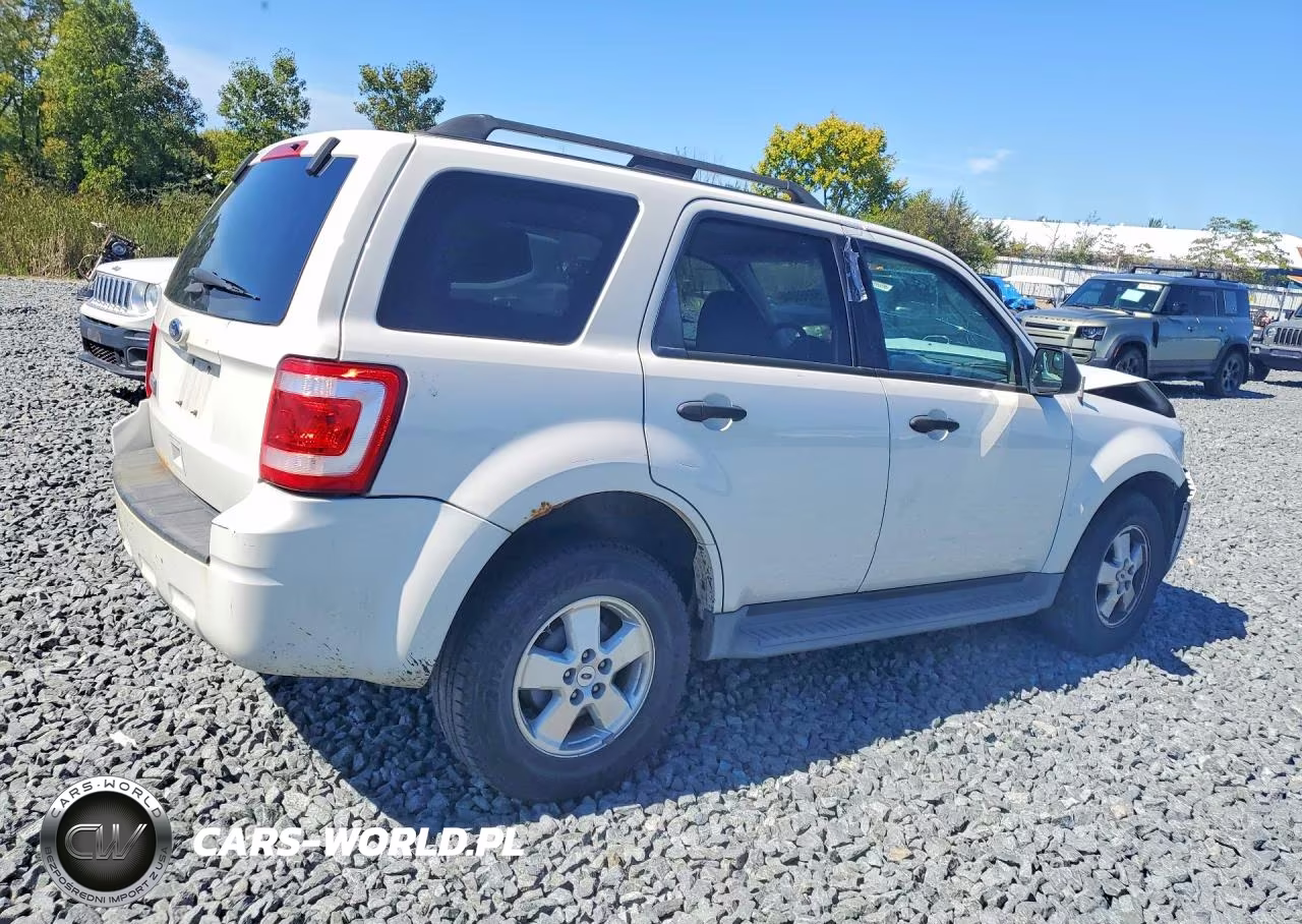 2011 Ford Escape Xlt VIN:1FMCU0D78BKA79347 - 3