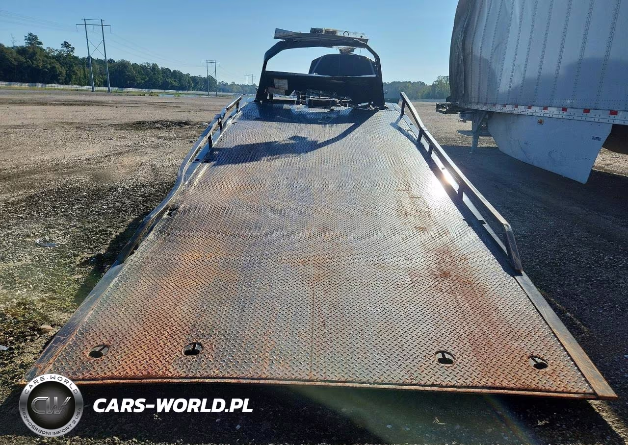 2022 Ford F550 Super Duty Rollback Truck VIN:1FDUF5HT0NDA27996 - 10