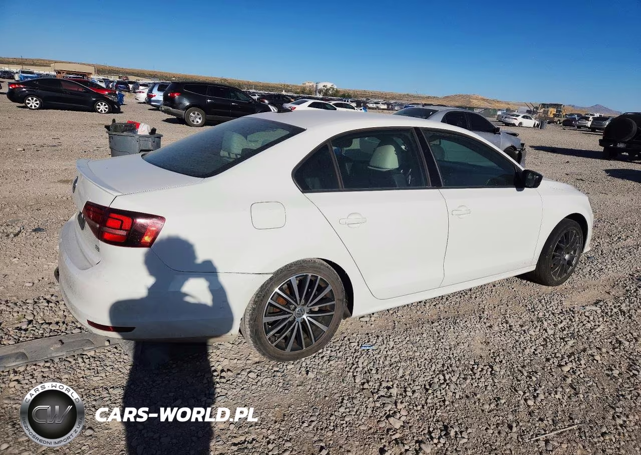 2016 Volkswagen Jetta Sport VIN:3VWD17AJ0GM270428 - 3