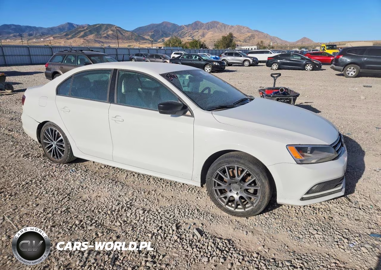 2016 Volkswagen Jetta Sport VIN:3VWD17AJ0GM270428 - 4