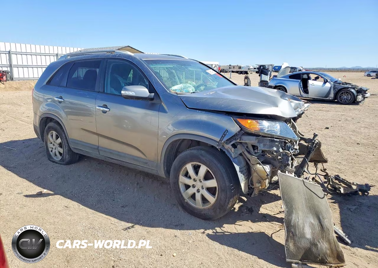 2011 Kia Sorento Lx VIN:5XYKT4A25BG116833 - 4