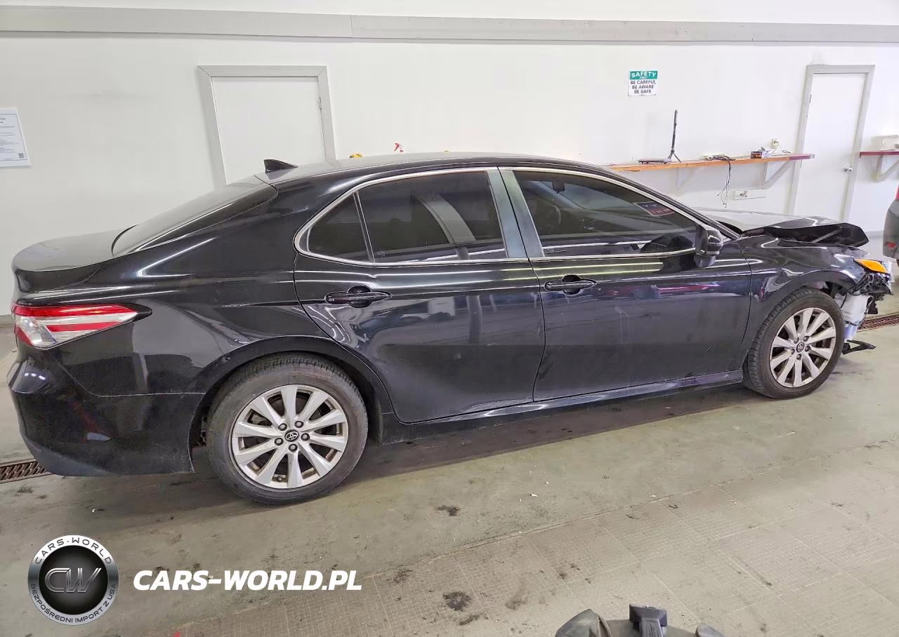 2019 Toyota Camry Le VIN:4T1B11HK5KU241030 - 3