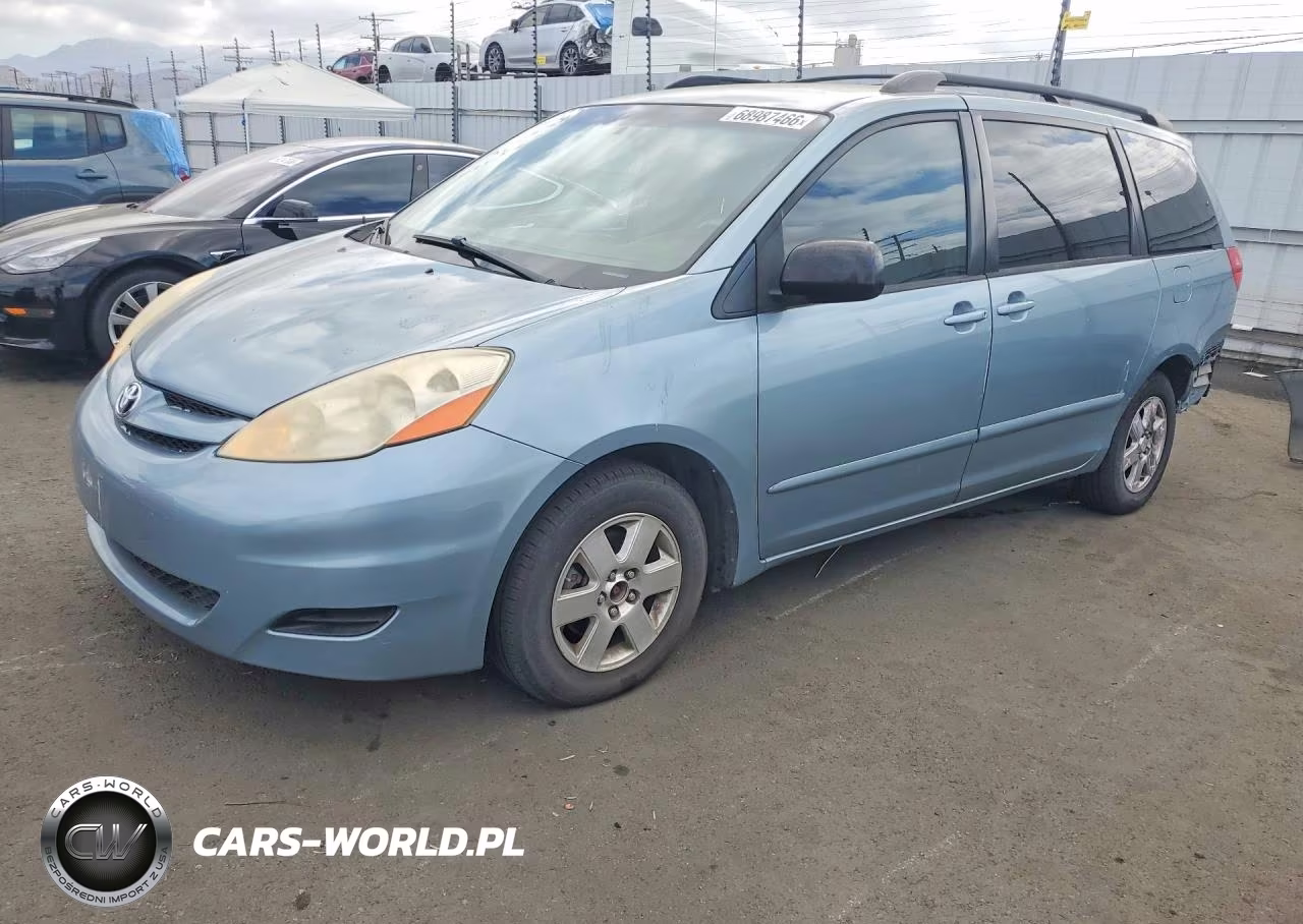 2009 Toyota Sienna Le 7-Passenger