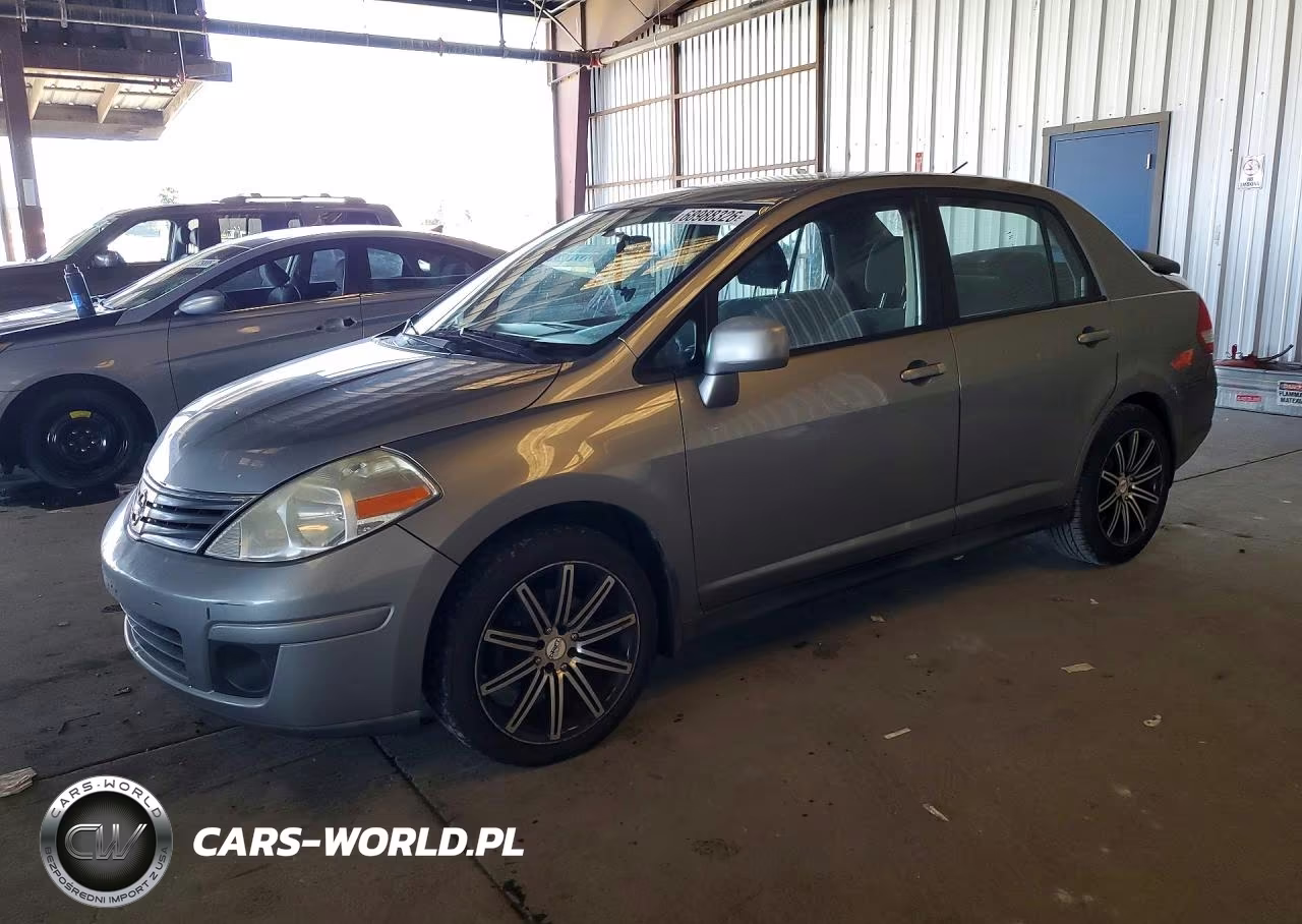 2010 Nissan Versa 1.8 S – zdjęcie 1 z 12