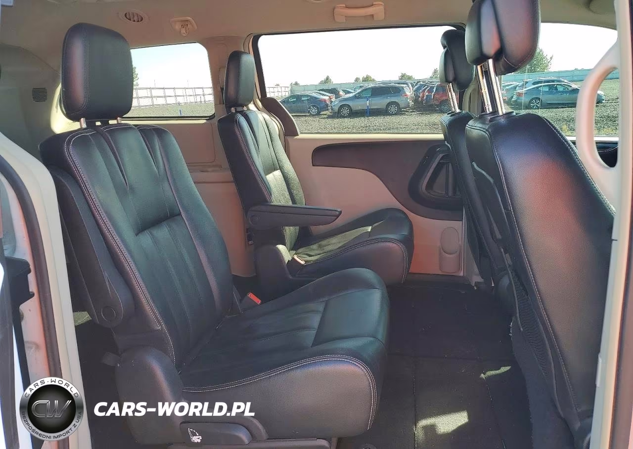 2014 Chrysler Town & Country Touring VIN:2C4RC1BG1ER342326 - 11