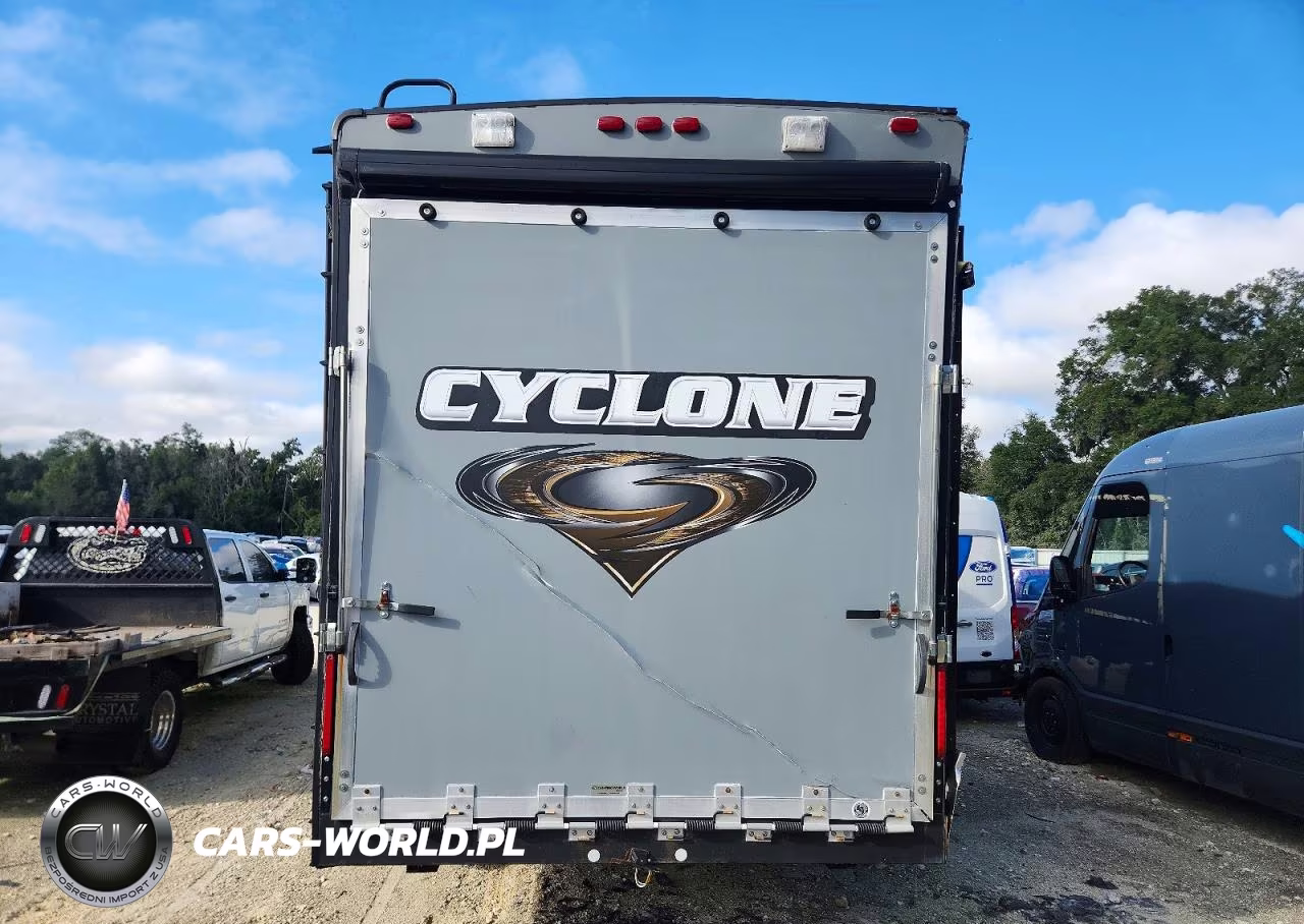 2014 Heartland Big Horn Cyclone 4000 VIN:5SFCG4337EE281047 - 8