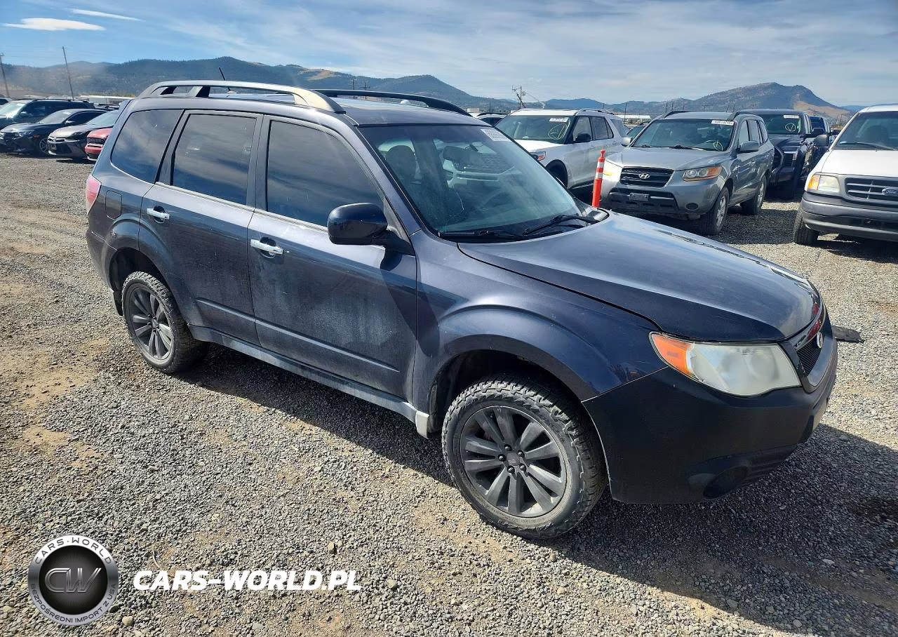 2013 Subaru Forester 2.5X Premium VIN:JF2SHADC1DH408916 - 4