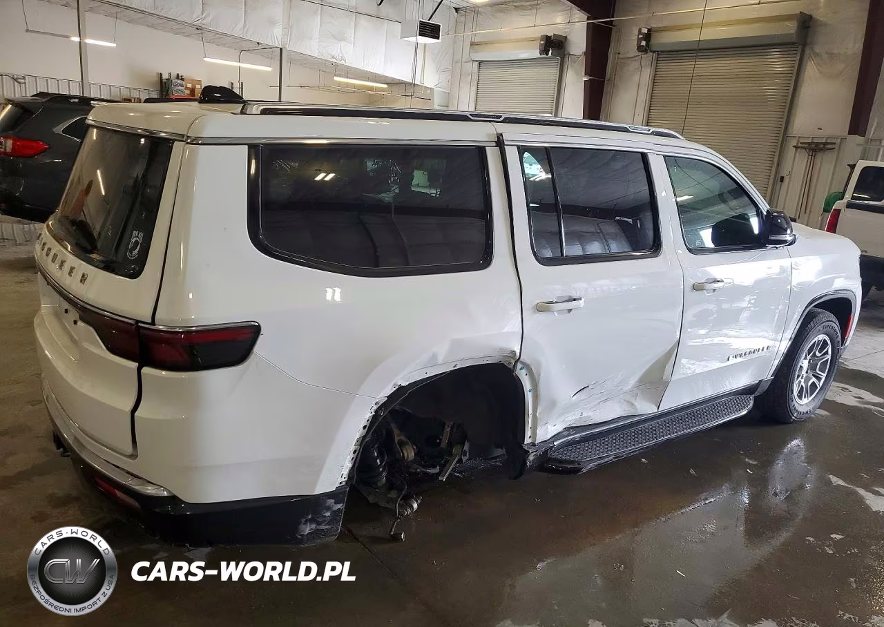 2024 Jeep Wagoneer Series I VIN:1C4SJVAP7RS121592 - 3
