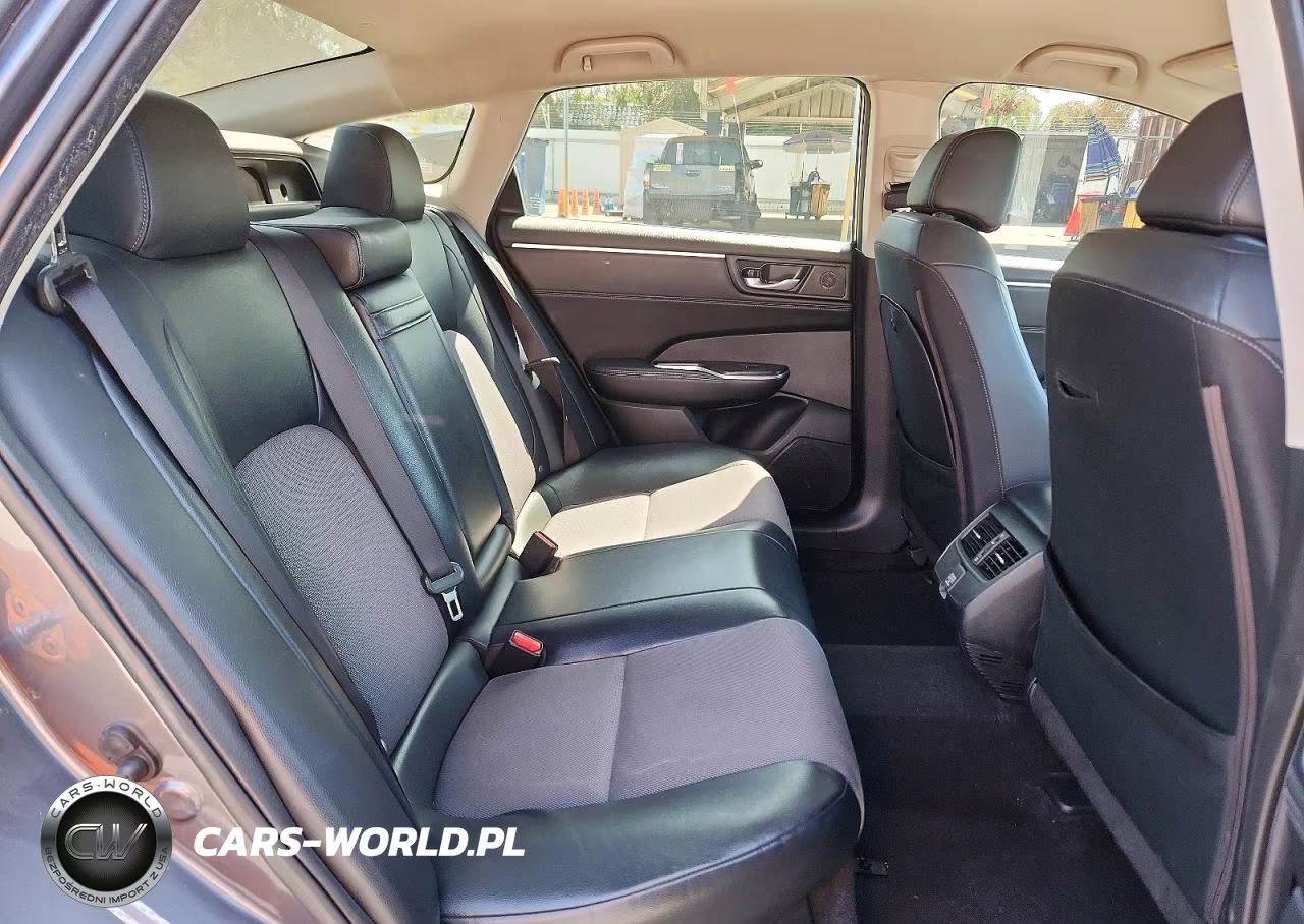 2018 Honda Clarity VIN:JHMZC5F13JC023279 - 10
