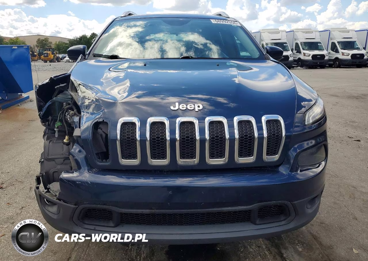 2018 Jeep Cherokee Latitude VIN:1C4PJLCB7JD595305 - 5