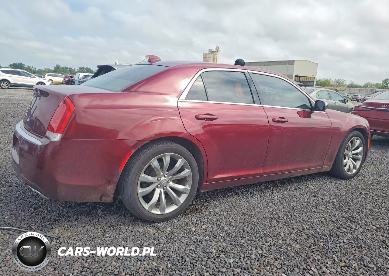 2020 Chrysler 300 Touring VIN:2C3CCAAG4LH197989 - 3