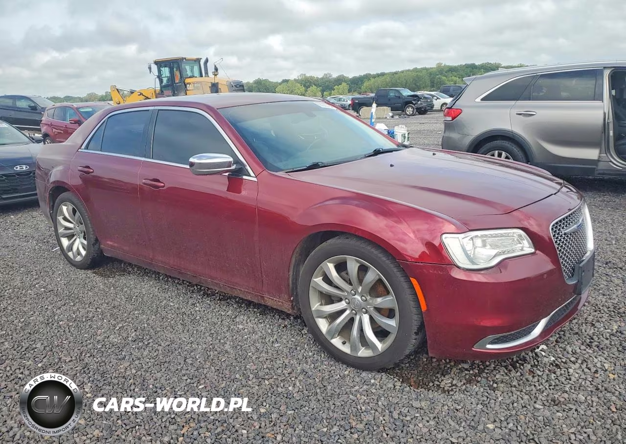 2020 Chrysler 300 Touring VIN:2C3CCAAG4LH197989 - 4