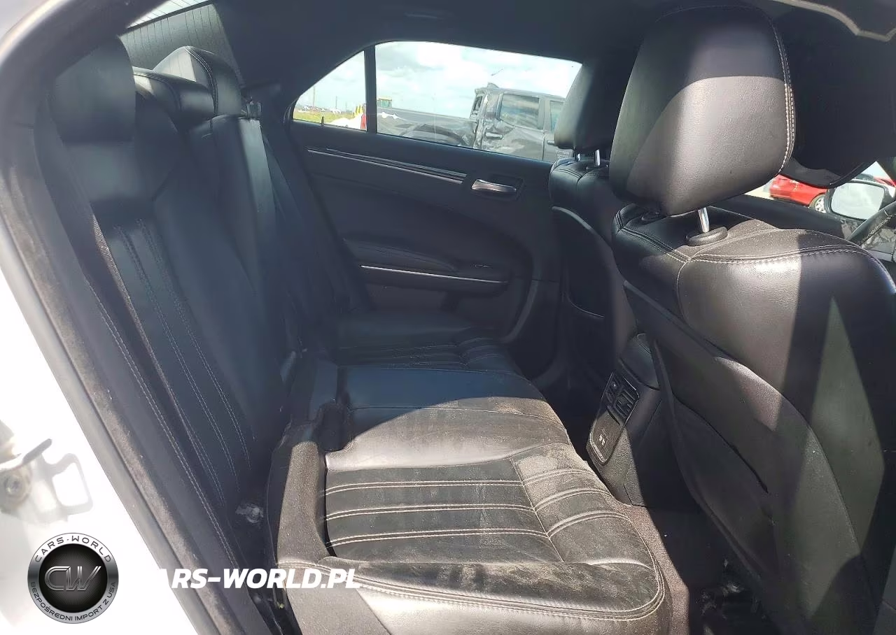 2018 Chrysler 300 S VIN:2C3CCABG7JH278190 - 10
