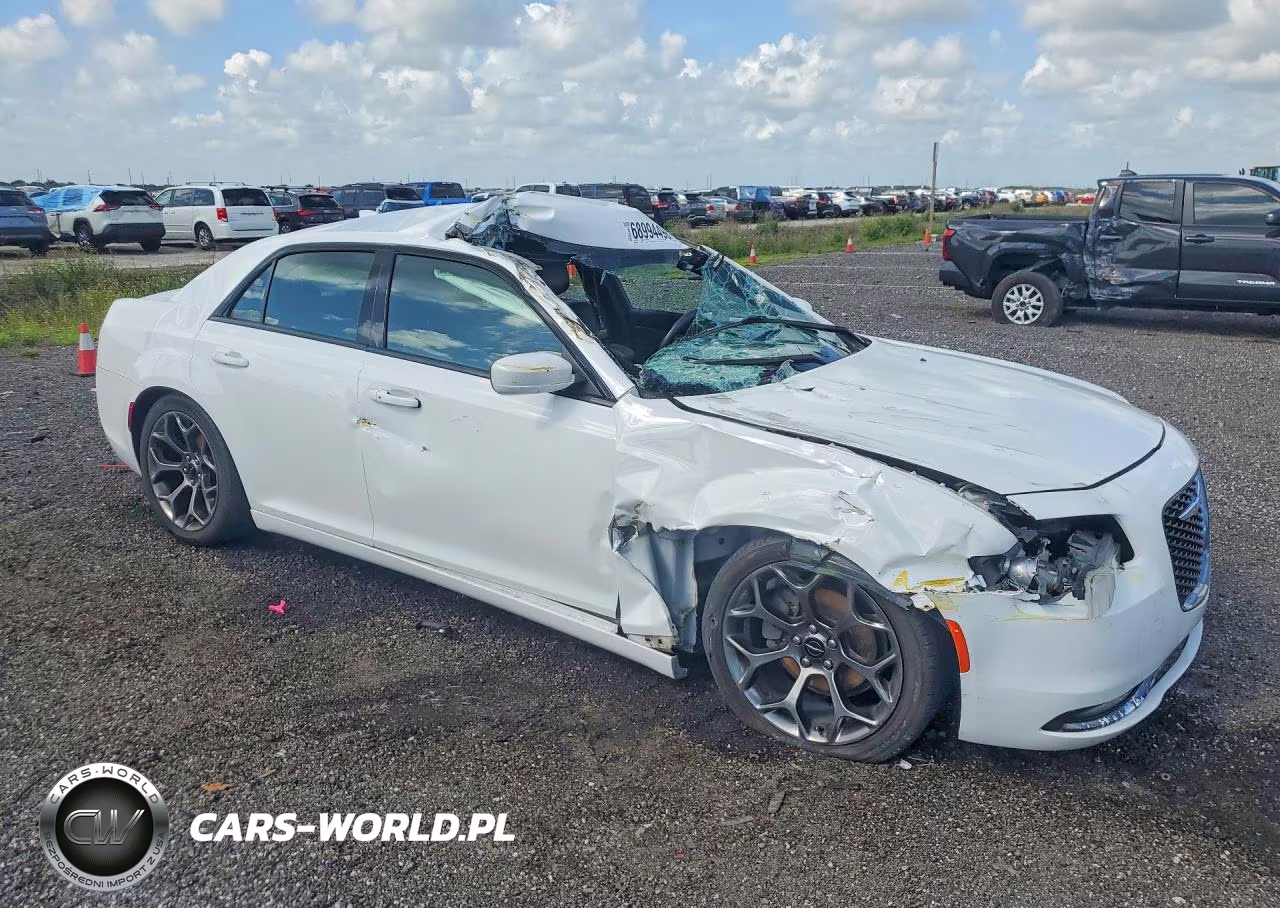 2018 Chrysler 300 S VIN:2C3CCABG7JH278190 - 4