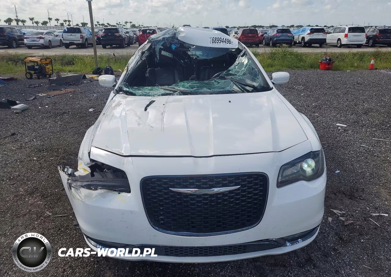 2018 Chrysler 300 S VIN:2C3CCABG7JH278190 - 5
