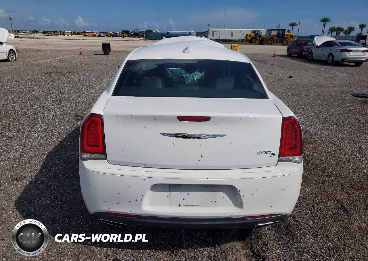 2018 Chrysler 300 S VIN:2C3CCABG7JH278190 - 6
