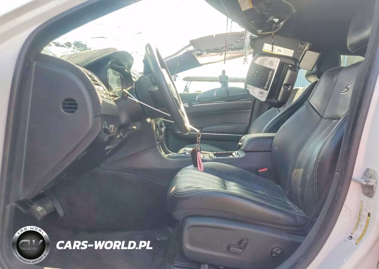 2018 Chrysler 300 S VIN:2C3CCABG7JH278190 - 7
